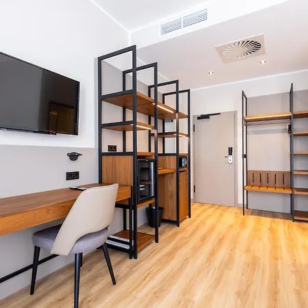 מלון Boutique Adria 4*